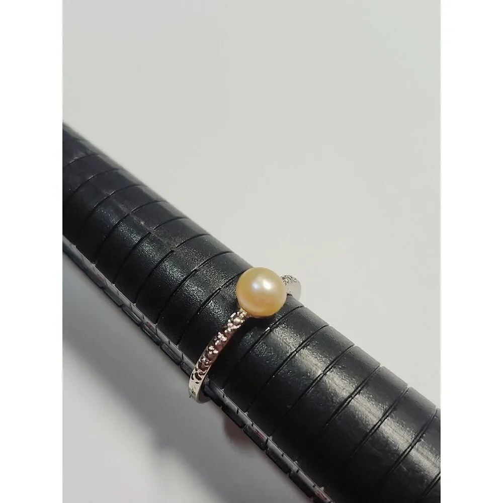 Elegant Pearl Solitaire Ring with Silver Tone Band Size 10